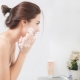 How to use foam for washing the face?