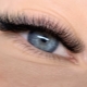 What does the D-curve of eyelashes look like and who is it suitable for?