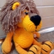 How to tie an amigurumi lion?