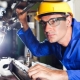 What are the categories of locksmiths?