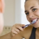 When should you brush your teeth - before breakfast or after?