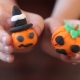 How to mold a plasticine pumpkin?