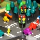 How to mold a traffic light from plasticine?