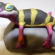 How to mold a lizard from plasticine?