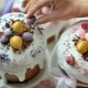 How can you decorate Easter cakes?