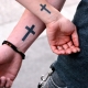 What do cross tattoos mean and what are they like?