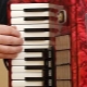 How to play the accordion correctly?