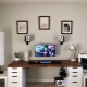 How to decorate a computer desk?