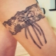Tattoo in the form of bows on the legs