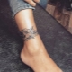 Tattoo in the form of a bracelet on the leg: meaning and sketches