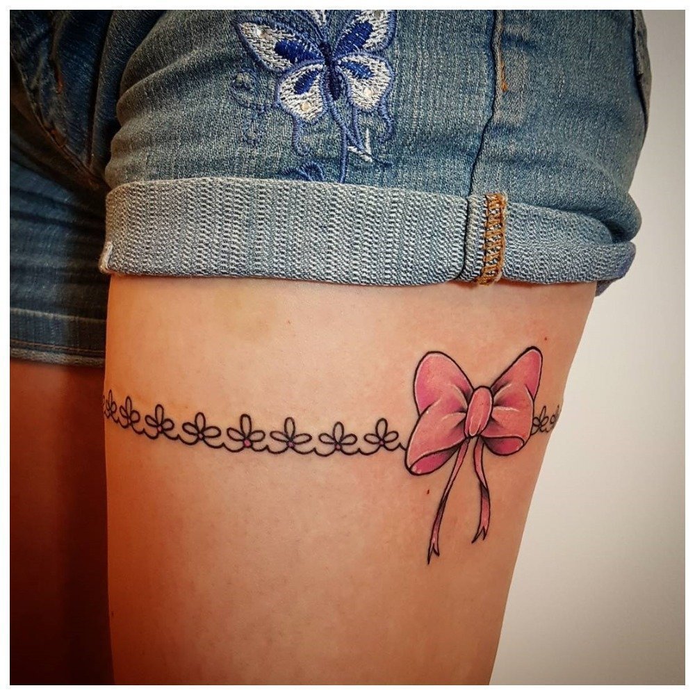 Tattoos of Bows on Thighs: Elegant & Meaningful