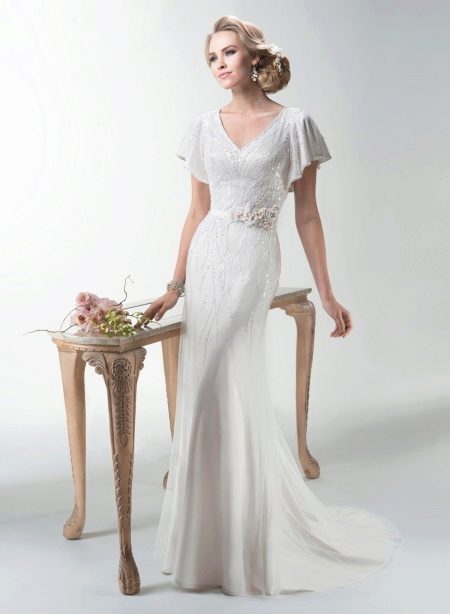 Choosing a long sleeve wedding dress