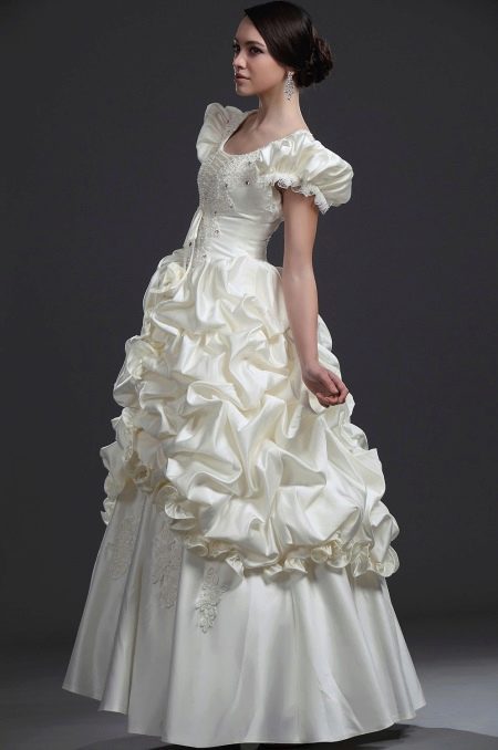 long wedding dress with lantern sleeve