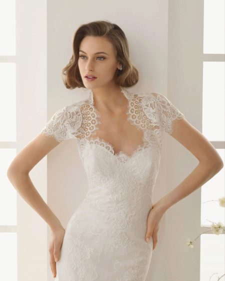 Scalloped heart neckline on a wedding dress