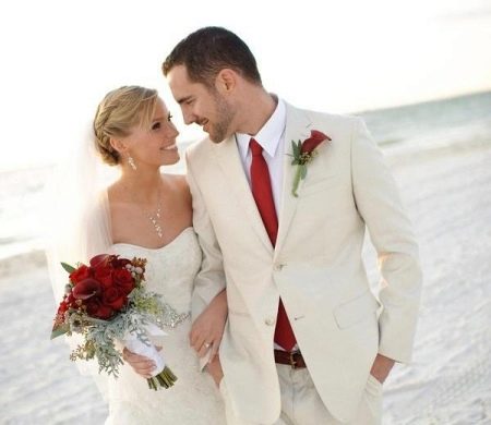 Wedding - red bouquet and red tie