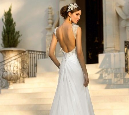 Decorations for a summer wedding dress