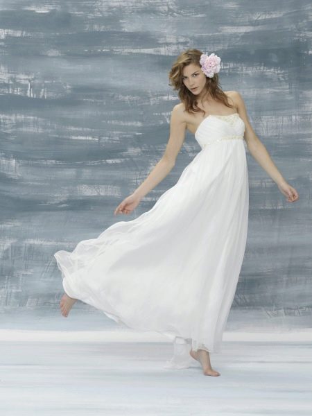 Wedding dress for beach ceremony
