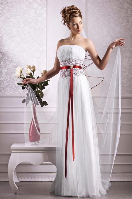 Robe de mariée empire avec ceinture rouge