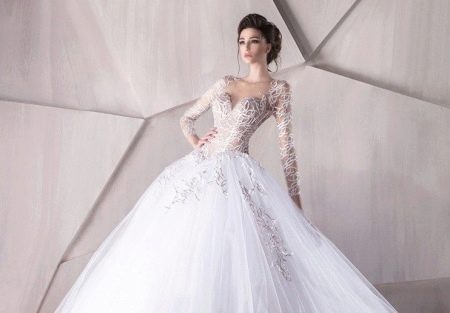 Robe de mariée avec dentelle sur les manches