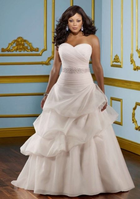 Tulle wedding dress for apple figure