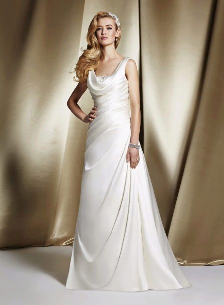 Wedding dress with swing neckline