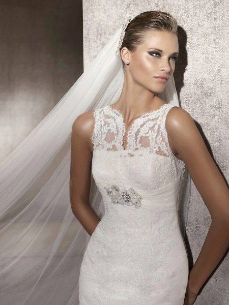 Sleeveless Illusion Neckline Wedding Dress