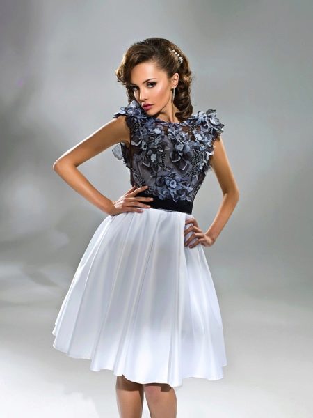 Off-the-shoulder wedding dress