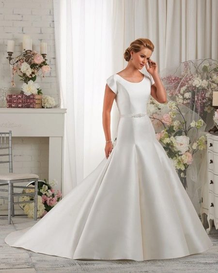 Mermaid wedding dress with tulip sleeves