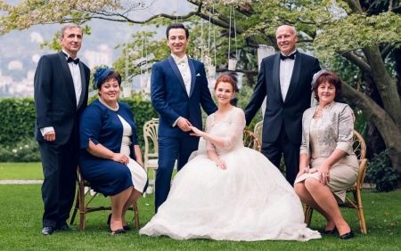 Mother of the bride's evening dress combined with the bride's outfit