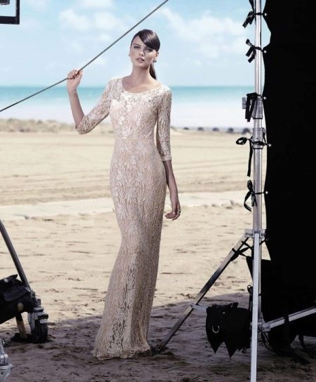 Floor-length evening dress with lace sleeves