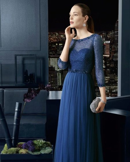 Floor-length evening dress with three-quarter sleeves