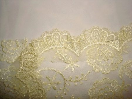 Attaching the lace strip