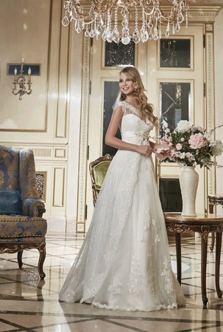 Robe de mariée trapèze en dentelle