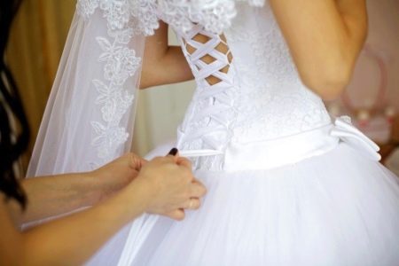 Robe de mariée à lacets