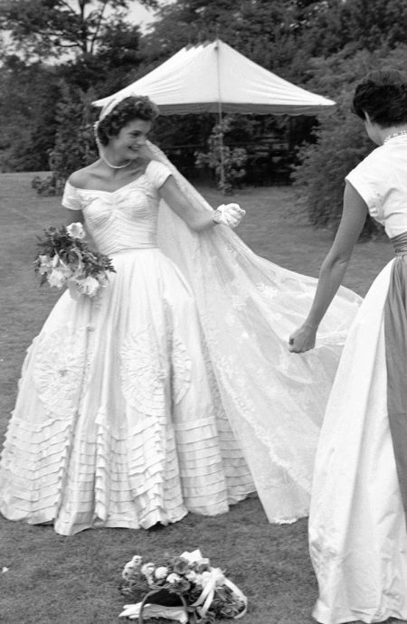 Jacqueline Kenedy's wedding dress