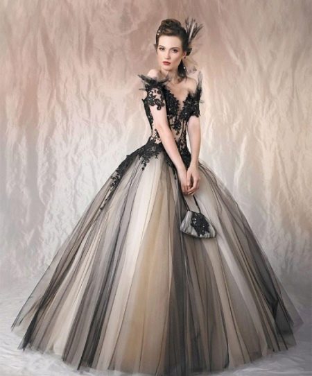 Evening dress with lace puffy