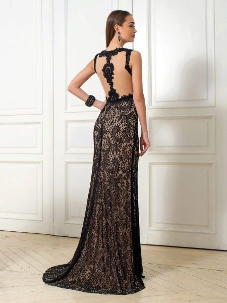 Openwork open back in an evening dress