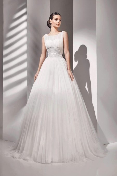 Lush wedding dress from the Alma collection