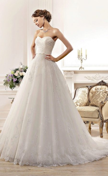 Idylly wedding dress from Naviblue Bridal with train