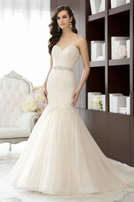 Mermaid wedding dress with ivory lace
