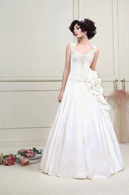 Mermaid wedding dress from the A-line Floral Extravaganza collection