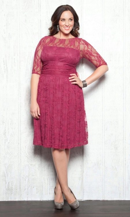 Lace evening dress for the full