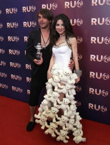 Evening dress made of bears