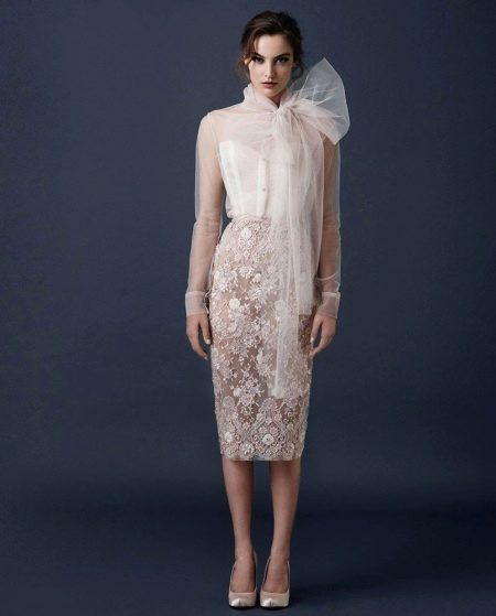 Robe de mariée courte à manches transparentes