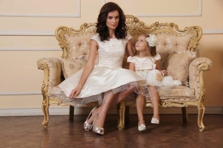 Anne ve kızı için aynı elbiseler