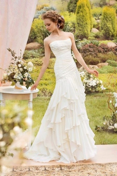 Robe de mariée avec une jupe superposée de Papilio