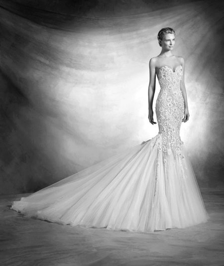 Γοργόνα δαντελένιο νυφικό από την Pronovias