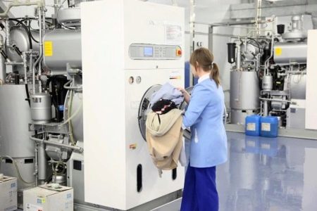 Aqua cleaning of a wedding dress