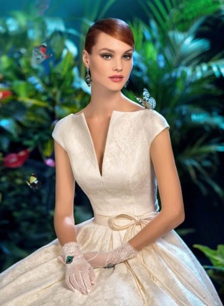 Wedding dress from the Doll brand