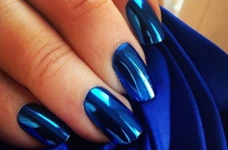 Blue nail polish to dark blue palty